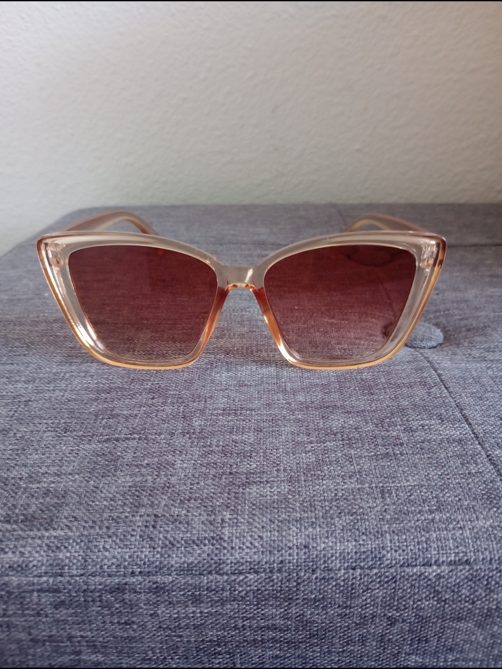 New Women's Transparent Cat-Eye Sunglasses with Gradient Lenses
